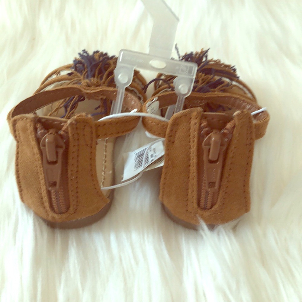 Old navy sandals - Picture 3 of 6